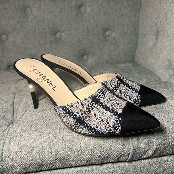 CHANEL Black/Blue Tweed & Grosgrain pointed toe CC Pearl heel Mule - Picture 3 of 14